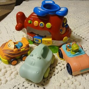 VTech Explore & Learn Helicopter with Animal Cars - Red, Orange, Green, Blue